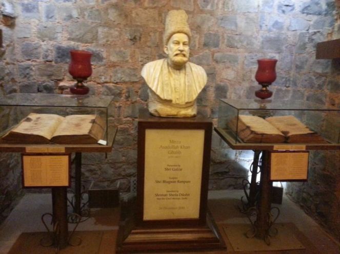 This bust was apparently gifted by Gulzar. The books on the sides are replicas of his Diwan.